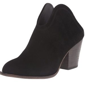 Chinese Laundry Kelsie Bootie Size 6